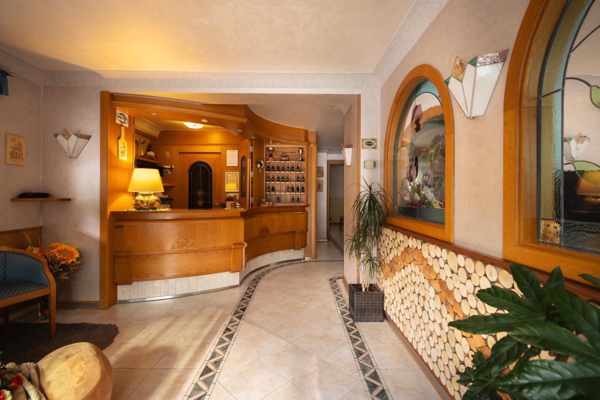 Hotel Villa Emma Madonna Esterno foto